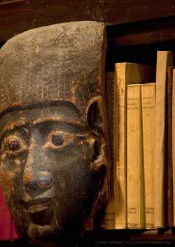photo: close-up on selected small scale ancient sculptures from Siegmund Freud's collection
